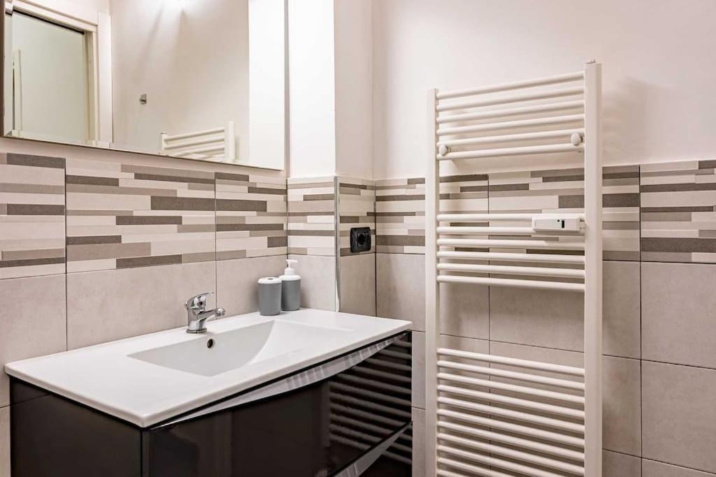 Guest Planet - Modern Flat Centrale M2 Milan Exterior photo